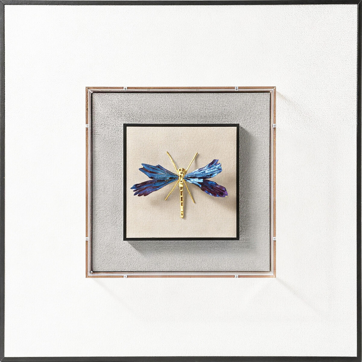 Brooch (B)